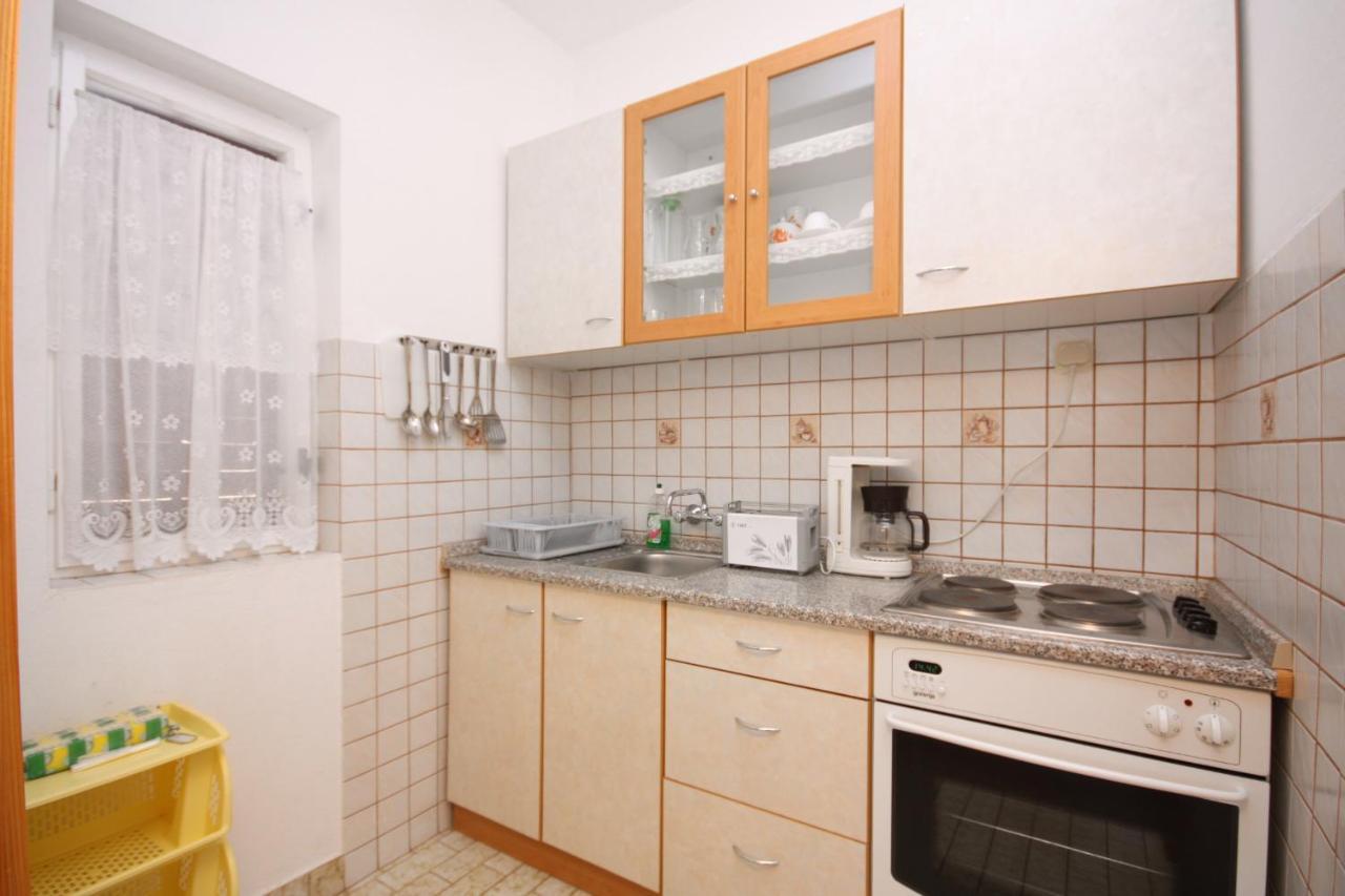 Apartments With A Parking Space Kampor, Rab - 4984 Exterior foto