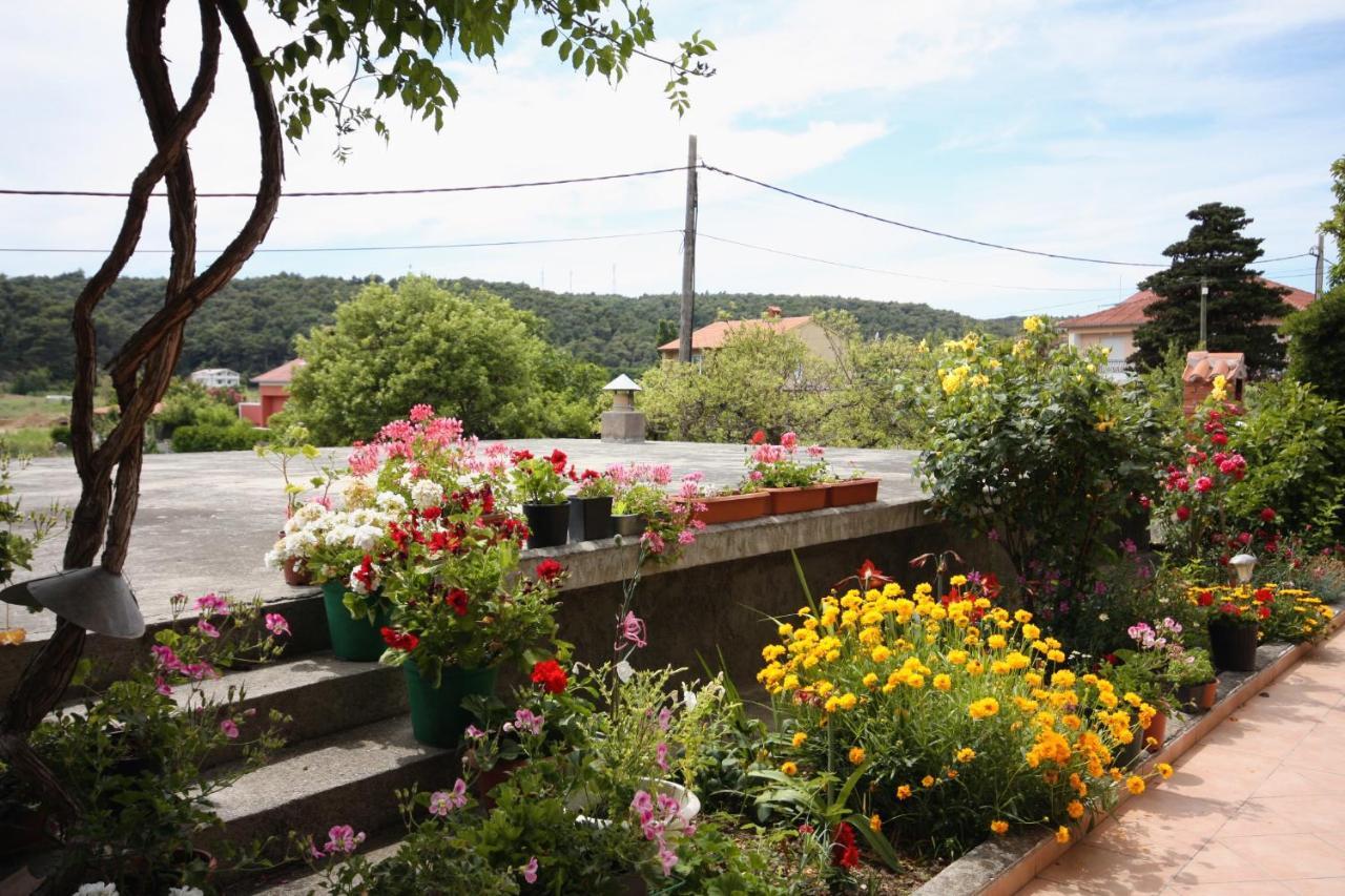 Apartments With A Parking Space Kampor, Rab - 4984 Exterior foto